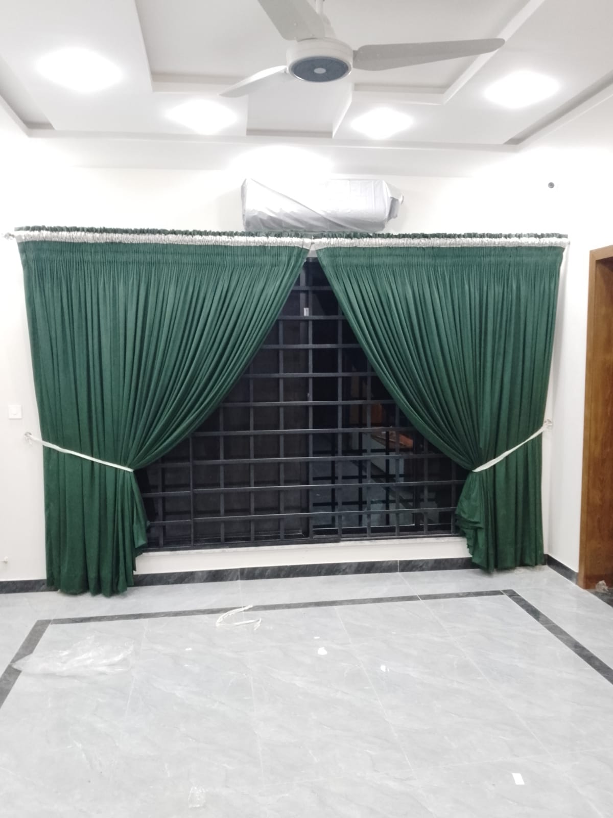 Emerald Alpine Grace - Rafay's Interior